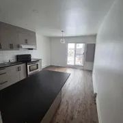 1 room apartment of 45m² in Montreal - Photo 2