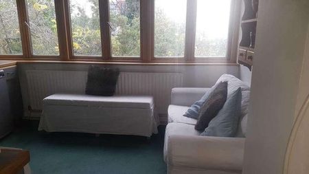 Lorn Road, Stockwell, SW9 - Photo 4