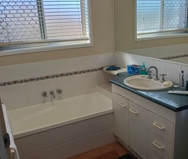 Room for rent from June 27th - Photo 4