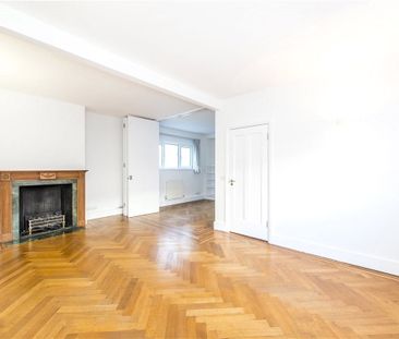 A spacious mews house that offers flexible accommodation in a quiet... - Photo 2