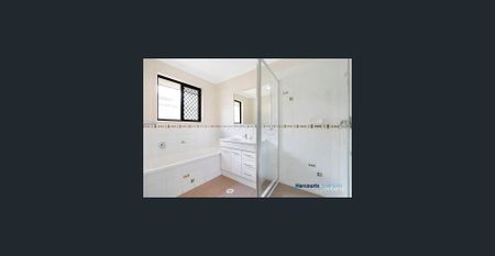 Spacious Family Haven in Baywood Estate - Photo 4