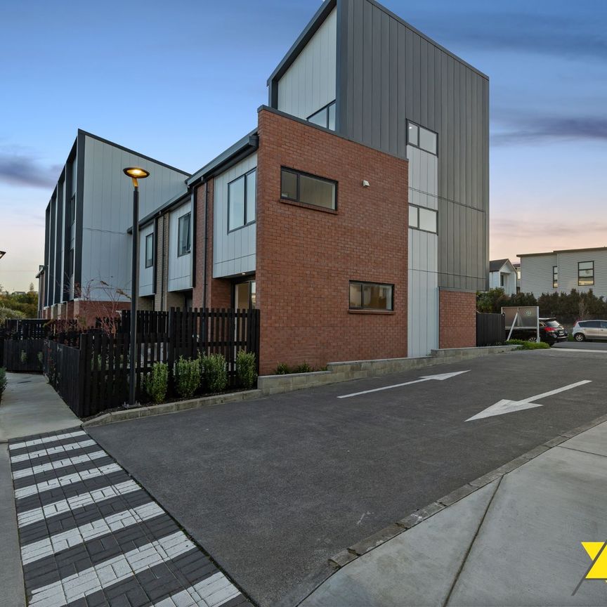 Prime Corner Unit with Extra Light - Enquire Now for a Viewing! - Photo 1