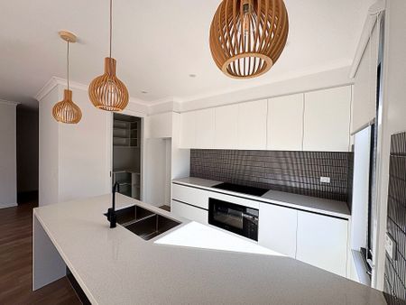 Brand New, Stylish & Spacious – The Perfect Family Retreat - Photo 4
