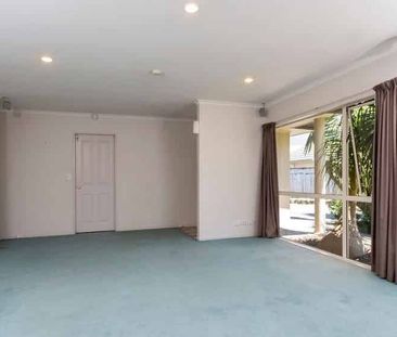 MANUREWA, 3 BEDROOMS - Photo 2