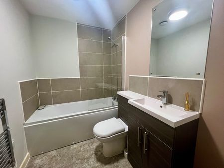 3 Bed Flat, East Point, LS9 - Photo 3