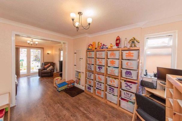 4 bedroom property to rent - Photo 1