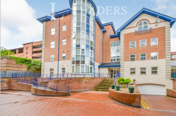 2 bedroom flat to rent - Photo 1