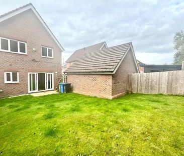 3 bedroom House To Let Total Size: 1054 SQ FT - Photo 2