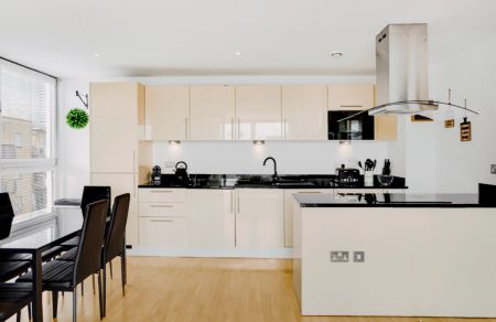 3 Bedroom 2 Bathroom - Photo 5