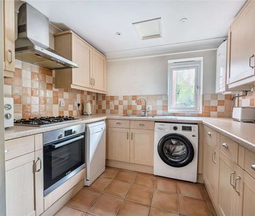 A spacious two bedroom apartment in the centre of Heathfield - Photo 6