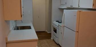 1 Bed 1 Bath Available In Beautiful - Photo 2