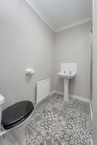 8 Chichester Avenue, Belfast, BT15 5EH - Photo 4