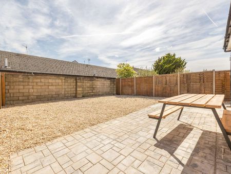 OX Living is proud to present this high-quality 7-bedroom co-living property, perfect for working professionals looking for stylish, stress-free living. Room 6 - Photo 5