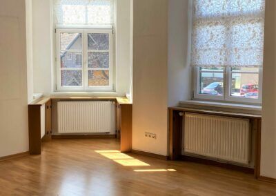 Helle, freundliche 2 Zimmer Altbau-Wohnung mit Balkon in Hauptplatznähe - Photo 2