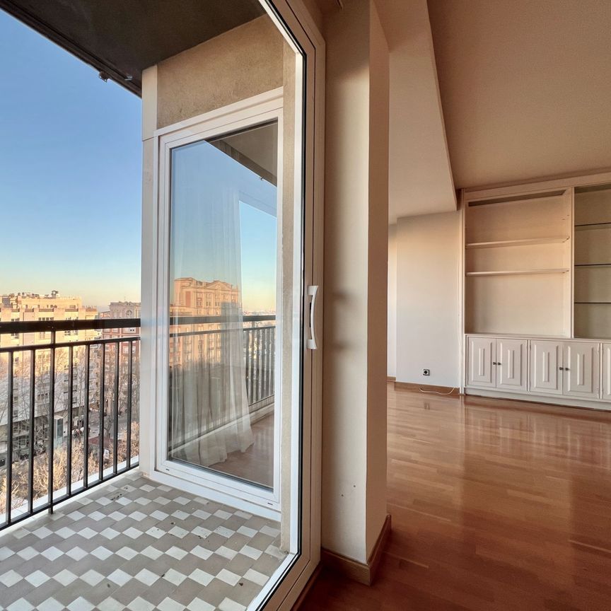 Piso de alquiler en Plaça de la Llibertat, 6, Mestral - Photo 1