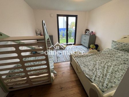 Luxuriöse 4-Zimmer Erdgeschosswohnung mit Garten - Photo 2