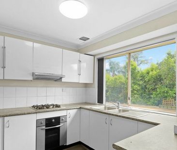 Neat and Tidy 3 Bedroom Double Story Townhouse! - Photo 3