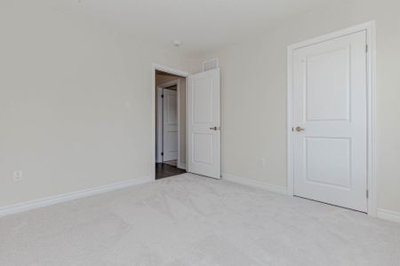 For Lease - 2 Molnar Crescent, Brantford, Ontario - Photo 2