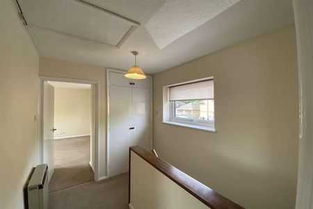 Chineham, Basingstoke, RG24 - Photo 2