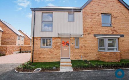 Brand new three bedroom house in the Berwick Green Development with solar panels! - Photo 3
