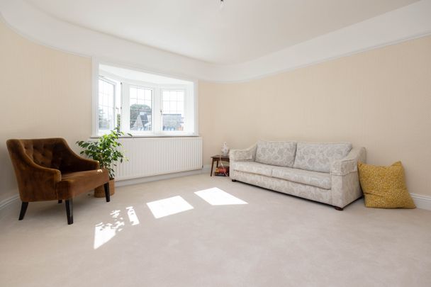 3 bed maisonette to rent in Corvesgate, 23 Nairn Road, BH13 - Photo 1