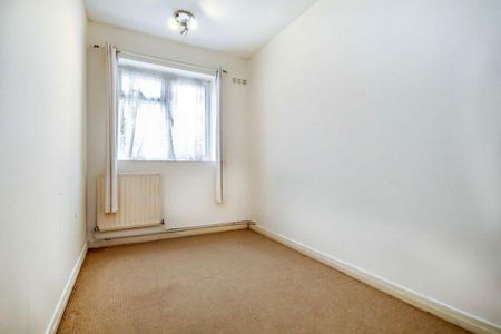 3 bedroom flat to rent - Photo 2
