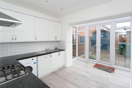 3 bedroom terraced house to rent - Photo 5