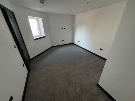 Apartment 6, Sterling House, Oaks Drive, Wolverhampton, WV3 9FA - Photo 2