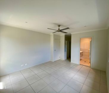 MODERN LIVING IN JORDAN SPRINGS! - Photo 6