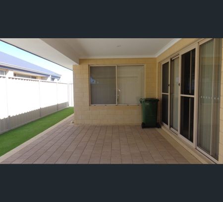 4A Niobe Court, Wandina, WA 6530 - Photo 2