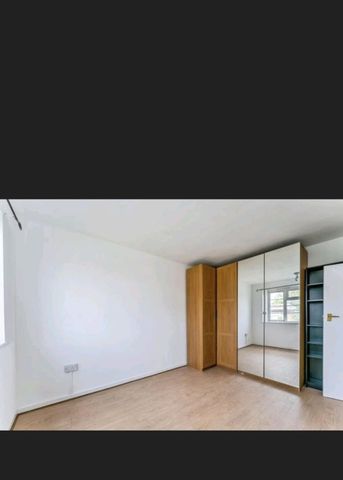 2 Bed Flat, Beech Lawns, N12 - Photo 2