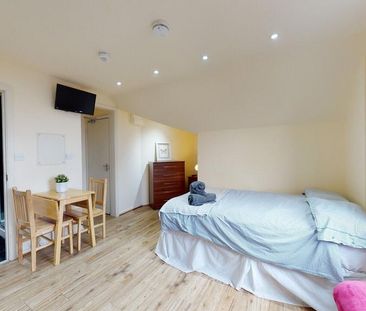 Studio to rent - Photo 2