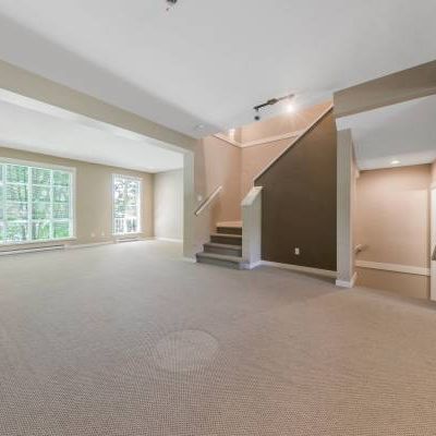 Spacious 4-Bed, 4-Bath Townhouse in Coquitlam- Pet-Friendly - Photo 4