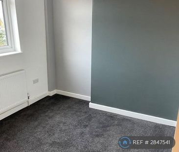 3 bedroom end of terrace house to rent - Photo 3