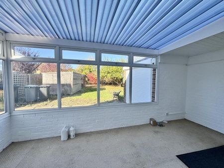 2 bedroom detached bungalow to rent - Photo 2