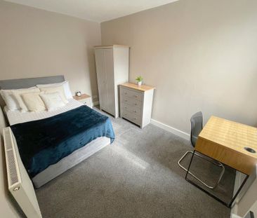 6 bedroom terraced house to rent - Photo 3