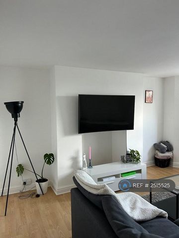 2 bedroom flat to rent - Photo 2