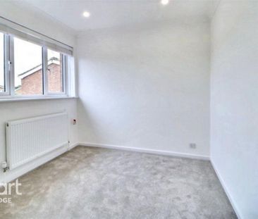 4 bedroom detached house to rent - Photo 3