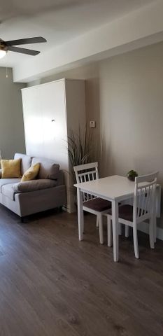 Furnished top Floor bach suite at Cambridge - Photo 4