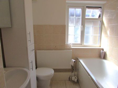 2 bedroom maisonette to rent - Photo 3