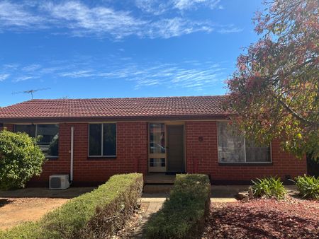 Spacious Family Home with Large Outdoor Entertaining Area - Photo 4