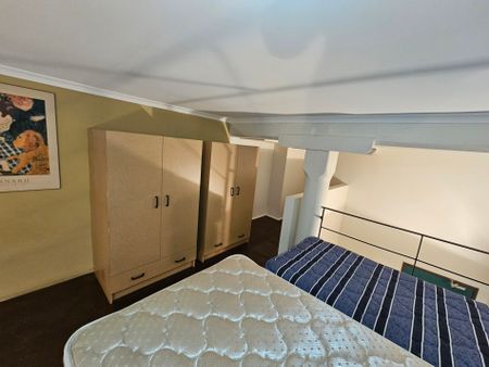 Students Only-Furnished Loft Style Courtyard Apartment - Photo 2