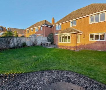 4 bedroom detached house to rent - Photo 3
