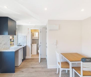 Studio to rent - Photo 4