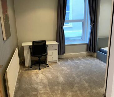 Oakfield Place, Bristol - Photo 1