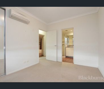 TWO BED APARTMENT IN GREAT LOCATION! - Photo 4