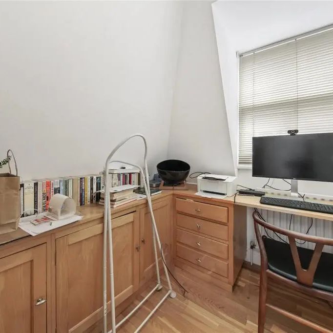 3 bedroom house in London - Photo 1