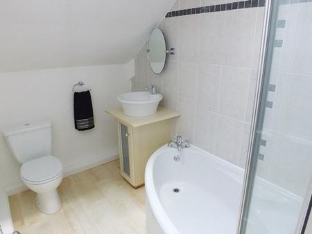 3 bedroom apartment to rent - Photo 2