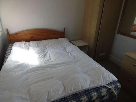 Bedroom Detached House In Wallisdown, BH10 - Photo 5