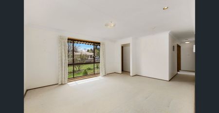 Three bedroom cottage and garage - Photo 2